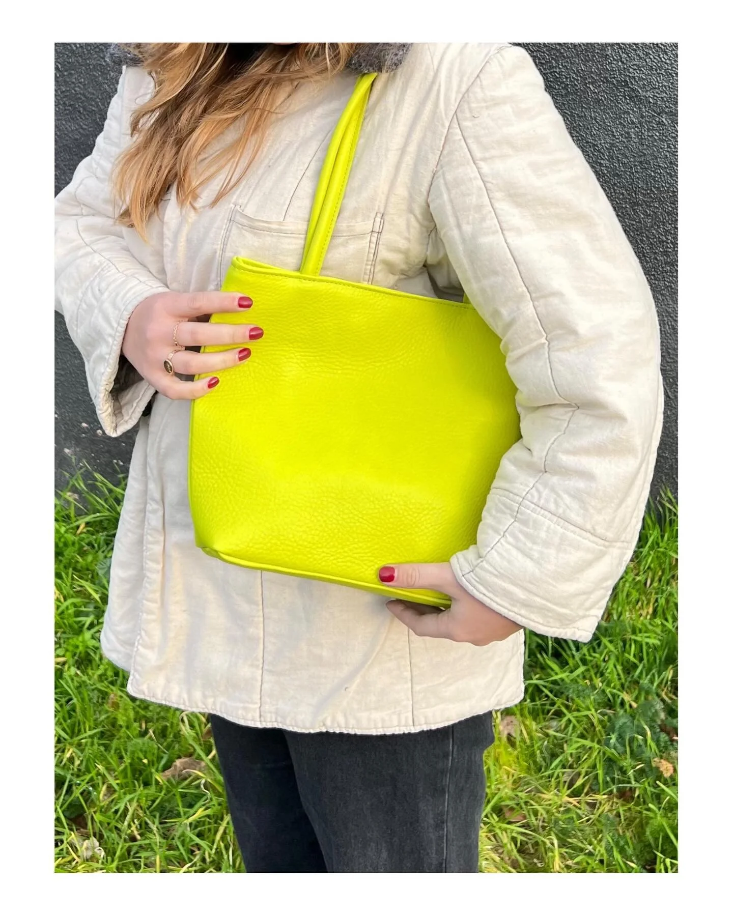 Feelin&rsquo; like spring today in Portland so we had to get out the Tiby Tote in Chartreuse 🍋🍋&zwj;🟩