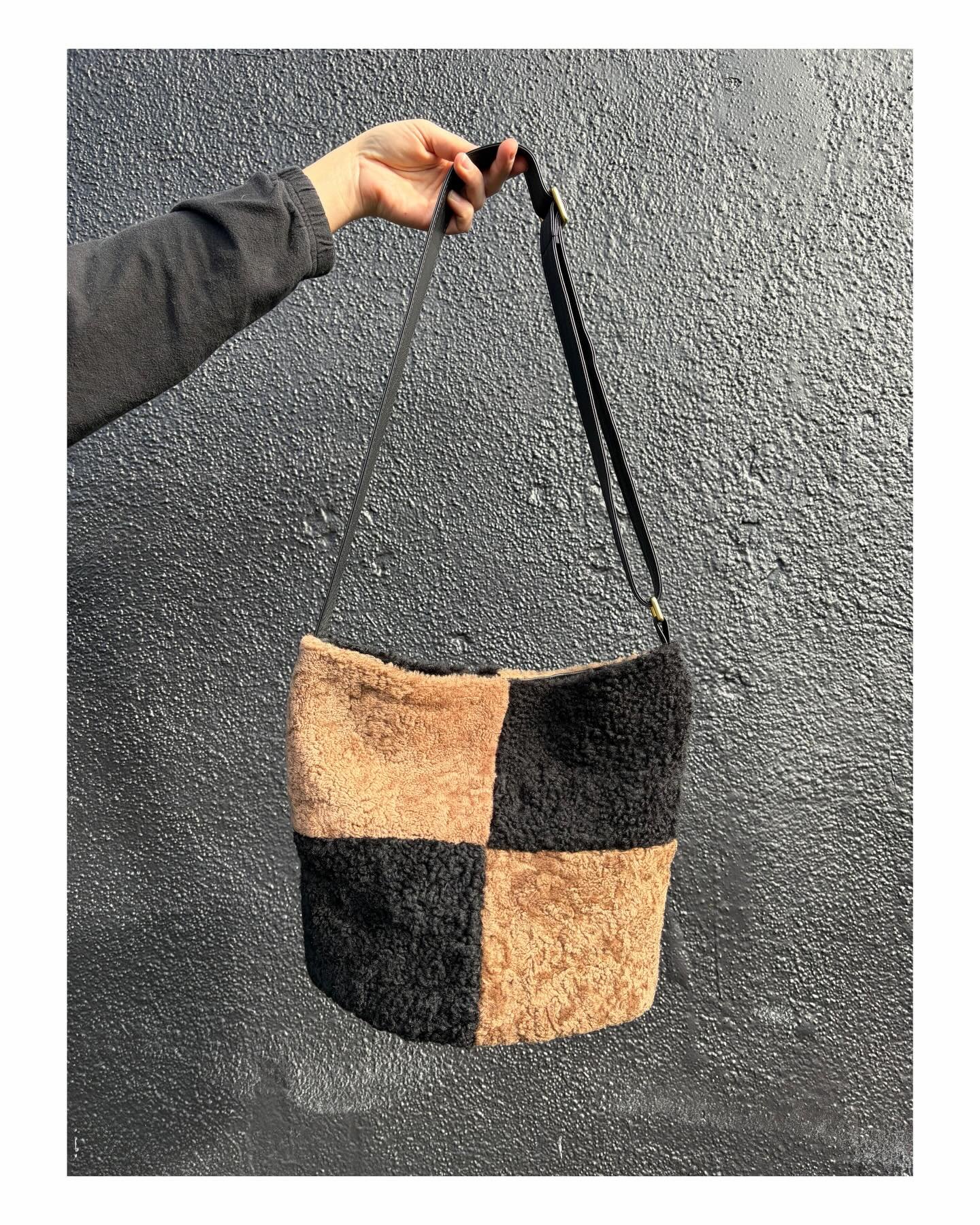 Black and Brown Shearling Patchwork Bucket Bag 🖤🤎
The most cozy neutral 🧸