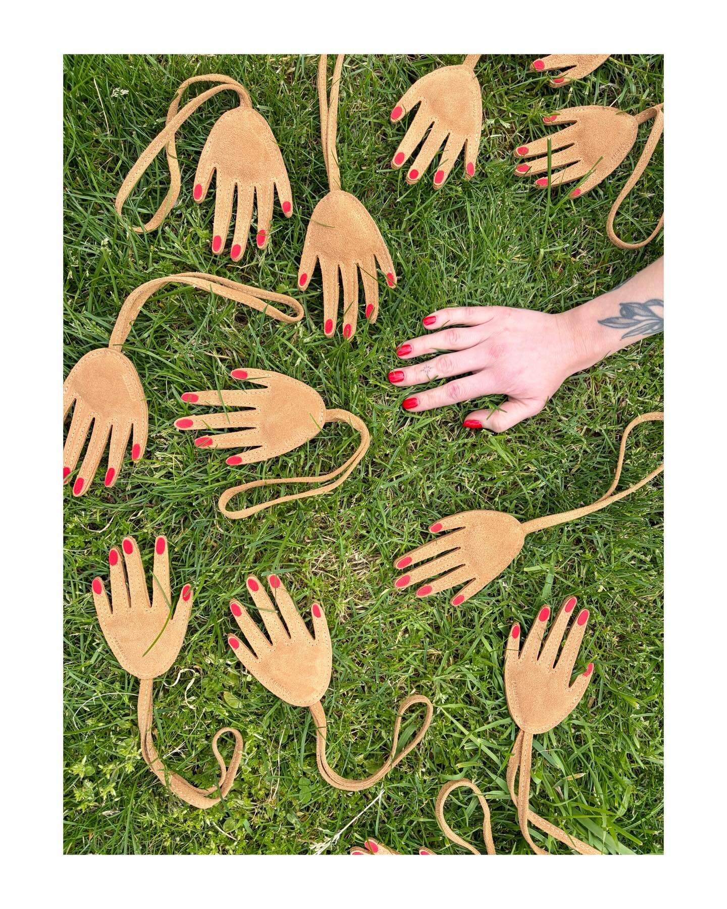 Happy Hands Hump Day 💅 
We are taking this week off of launches BUT don&rsquo;t worry we have a bunch more goodies coming for you all !! Keep your 👀 out in the coming weeks ☆