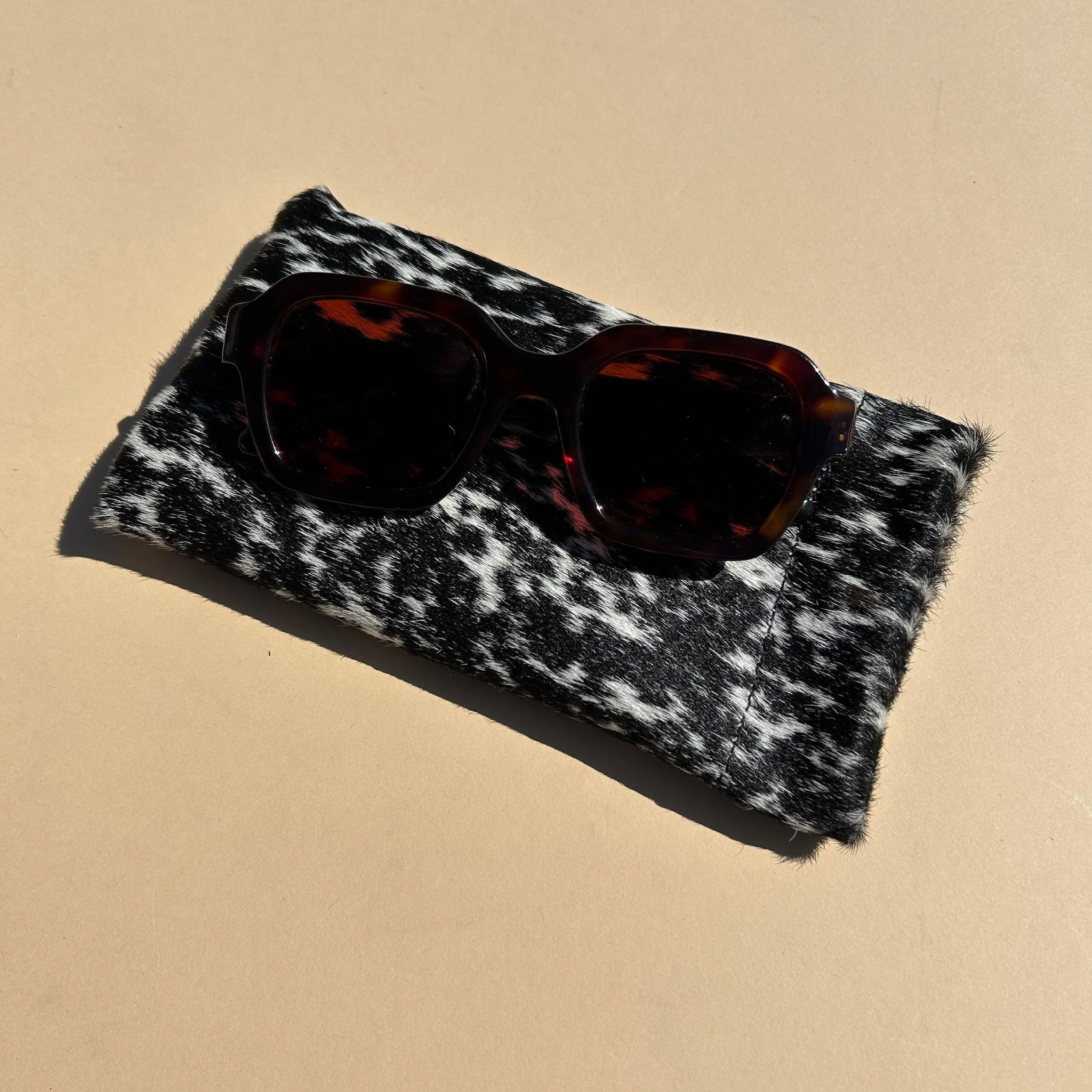salt+pepper-sunglass-case copy-2.jpg