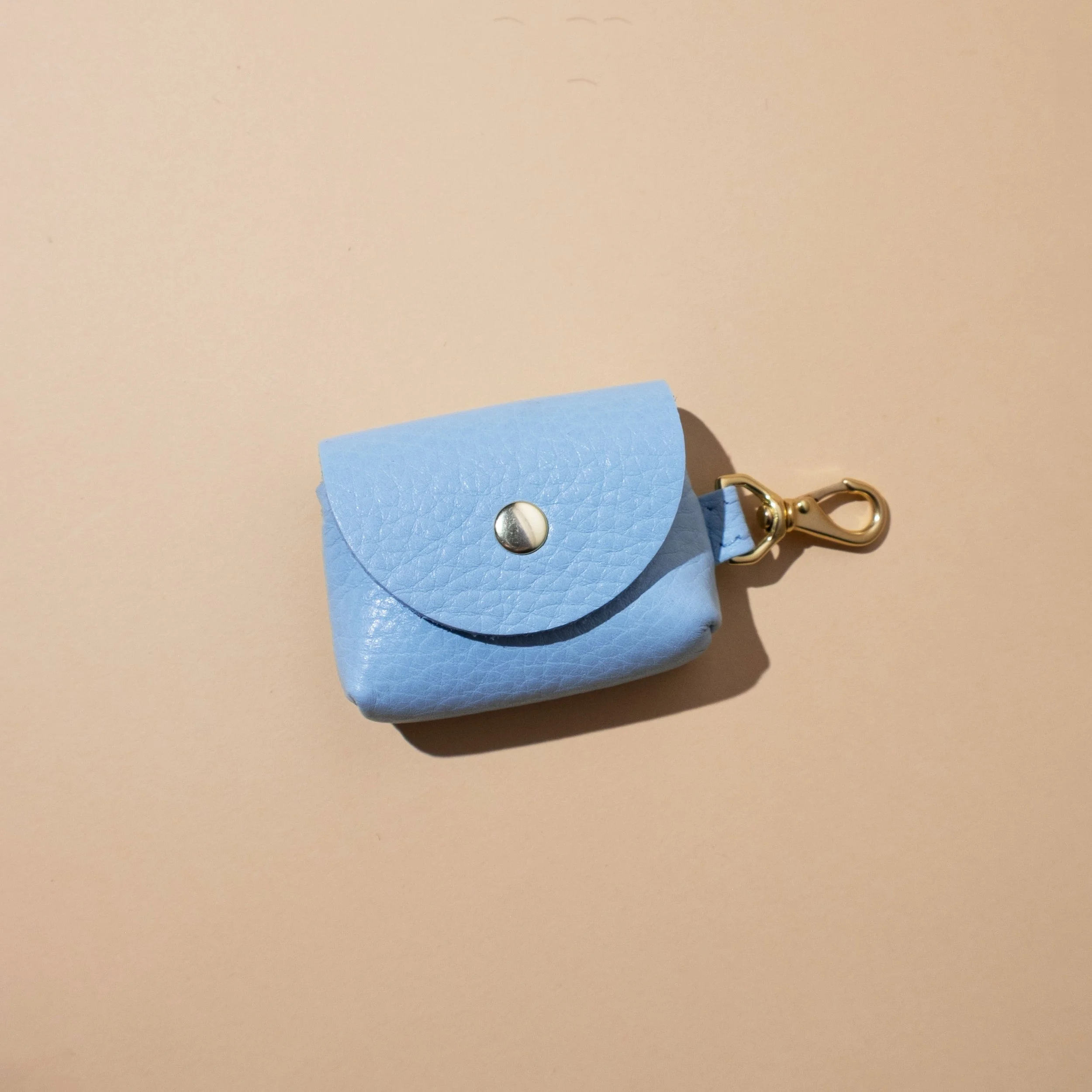 robin-leather-airpod-case-1.jpg