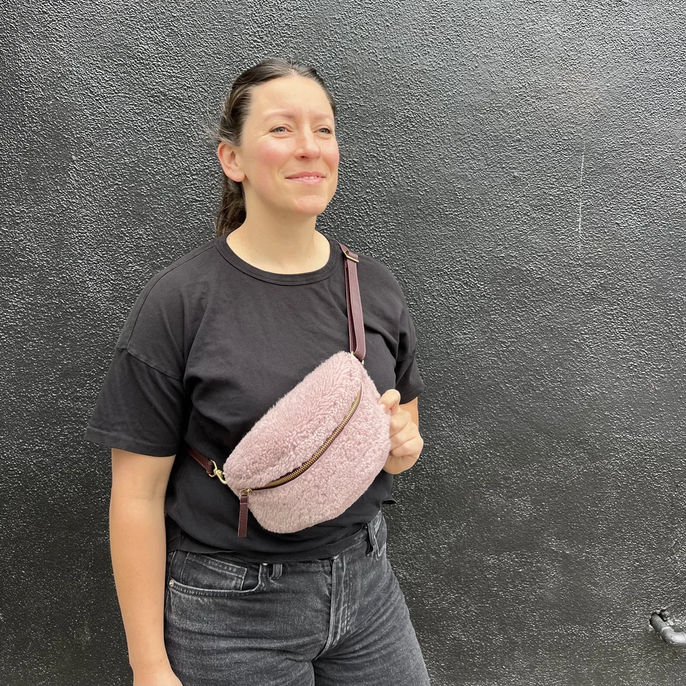 PRIMECUT: MAUVE SHEARLING BUM BAG