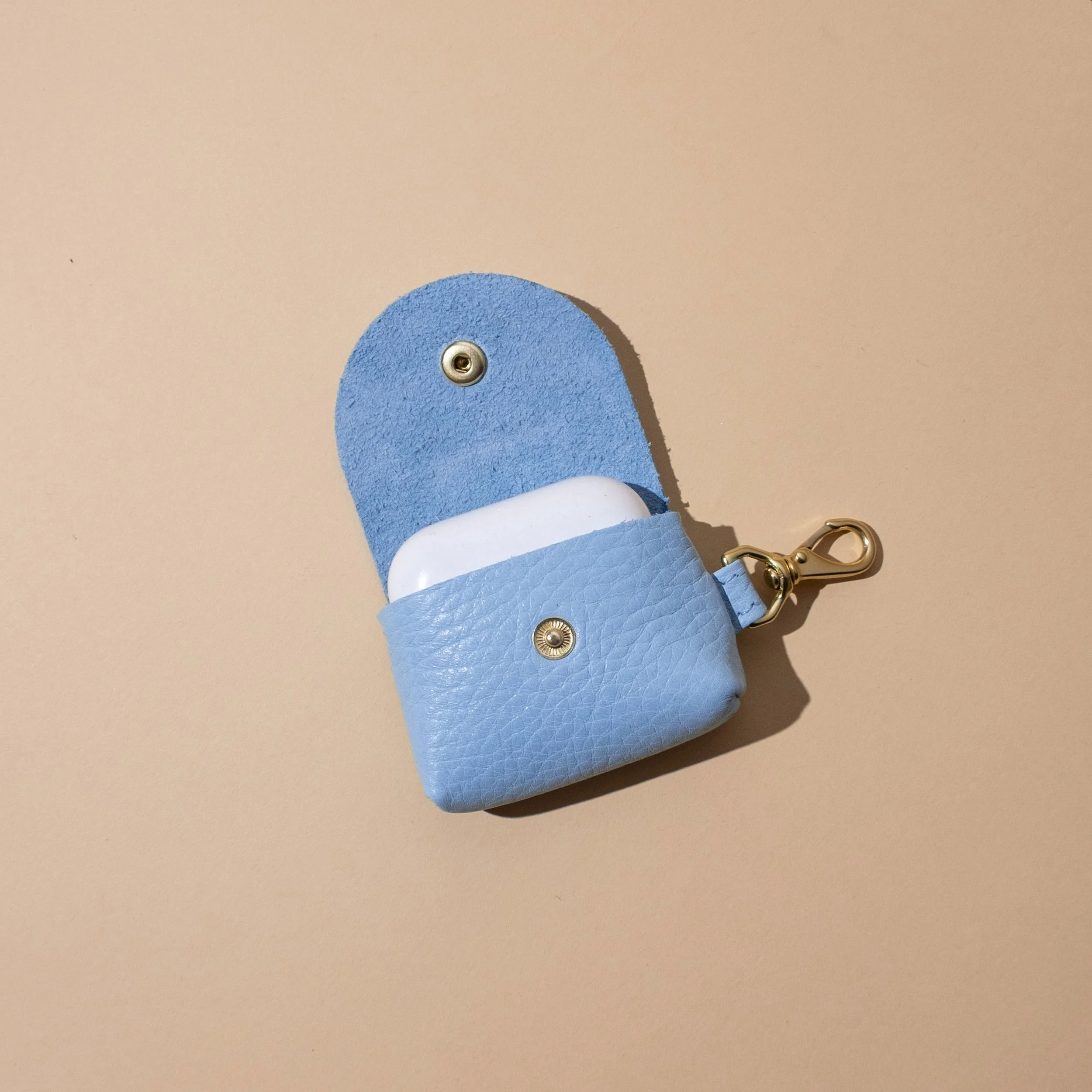 robin-leather-airpod-case-open.jpg