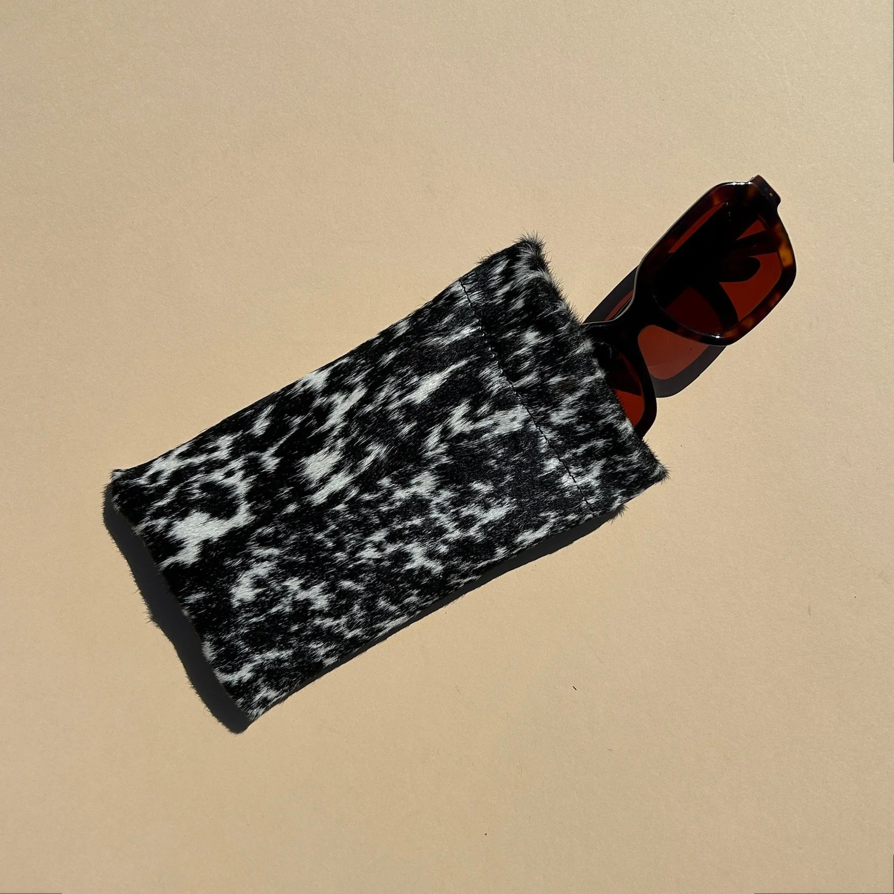 salt+pepper-sunglass-case copy-3.jpg