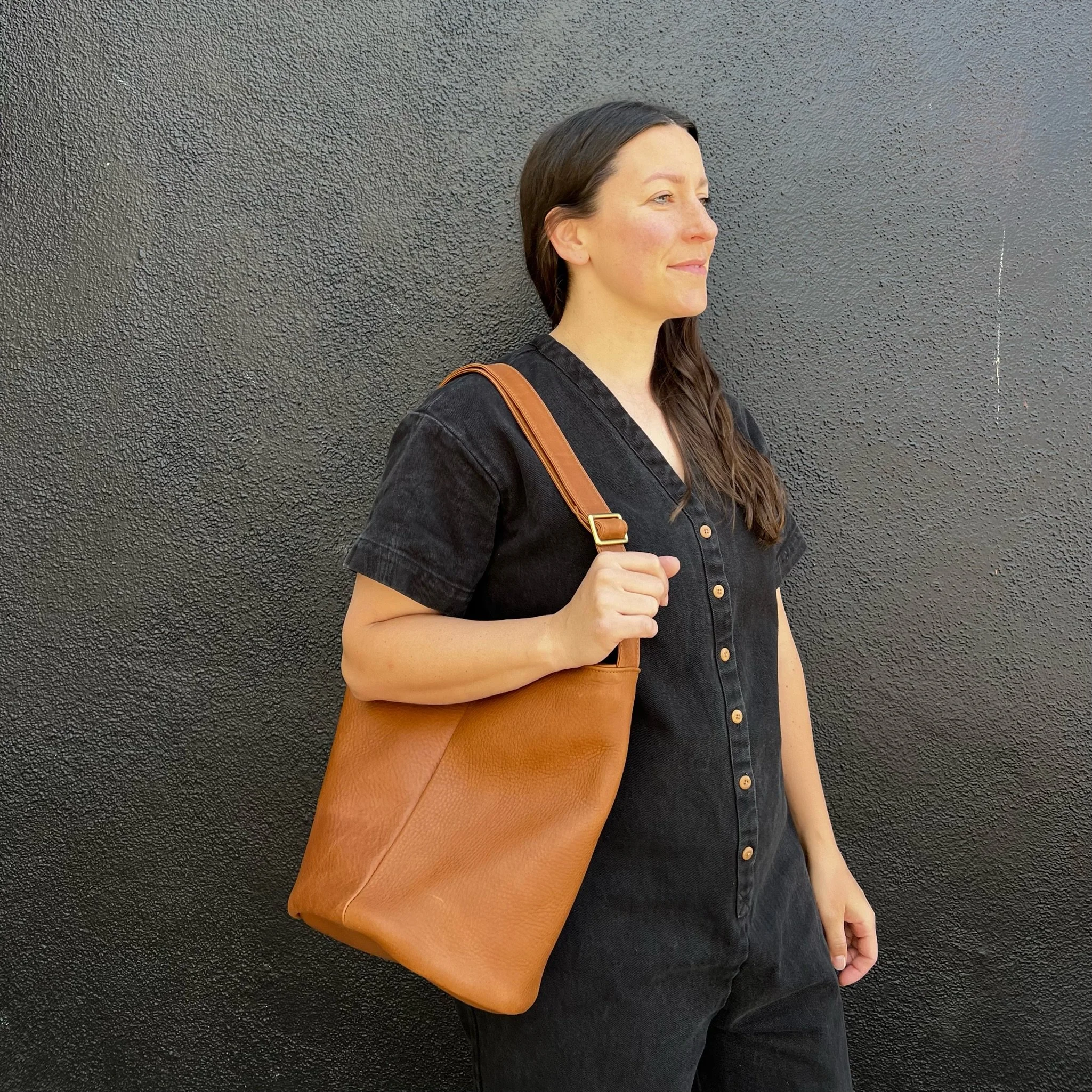 COGNAC LEATHER BUCKET BAG