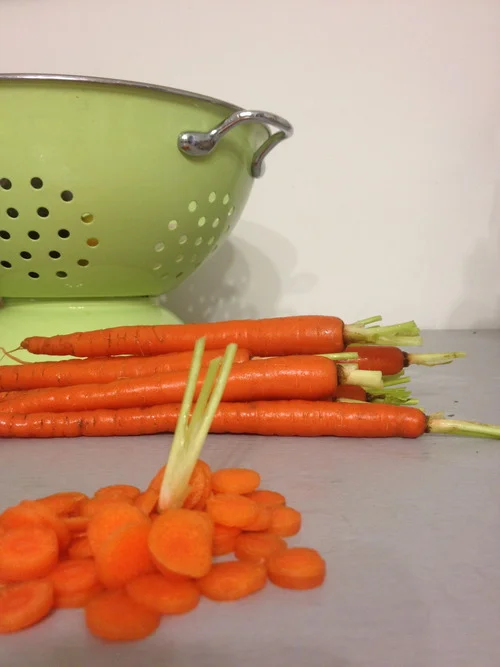 Thinly thinly thinly (THINLY) slice the carrots.