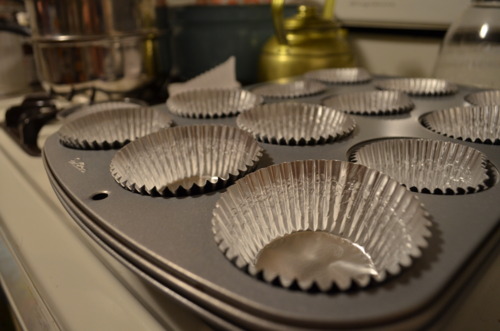  Assemble the muffin pan. 