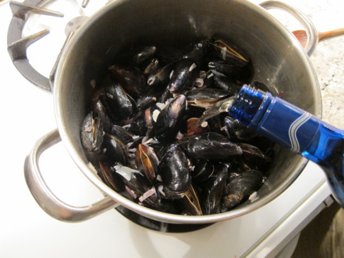  Keep pouring the wine to cover the mussels. It’ll boil down. &nbsp; 