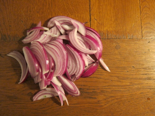  That&rsquo;s a whole red onion but you only need to cut up half. 
