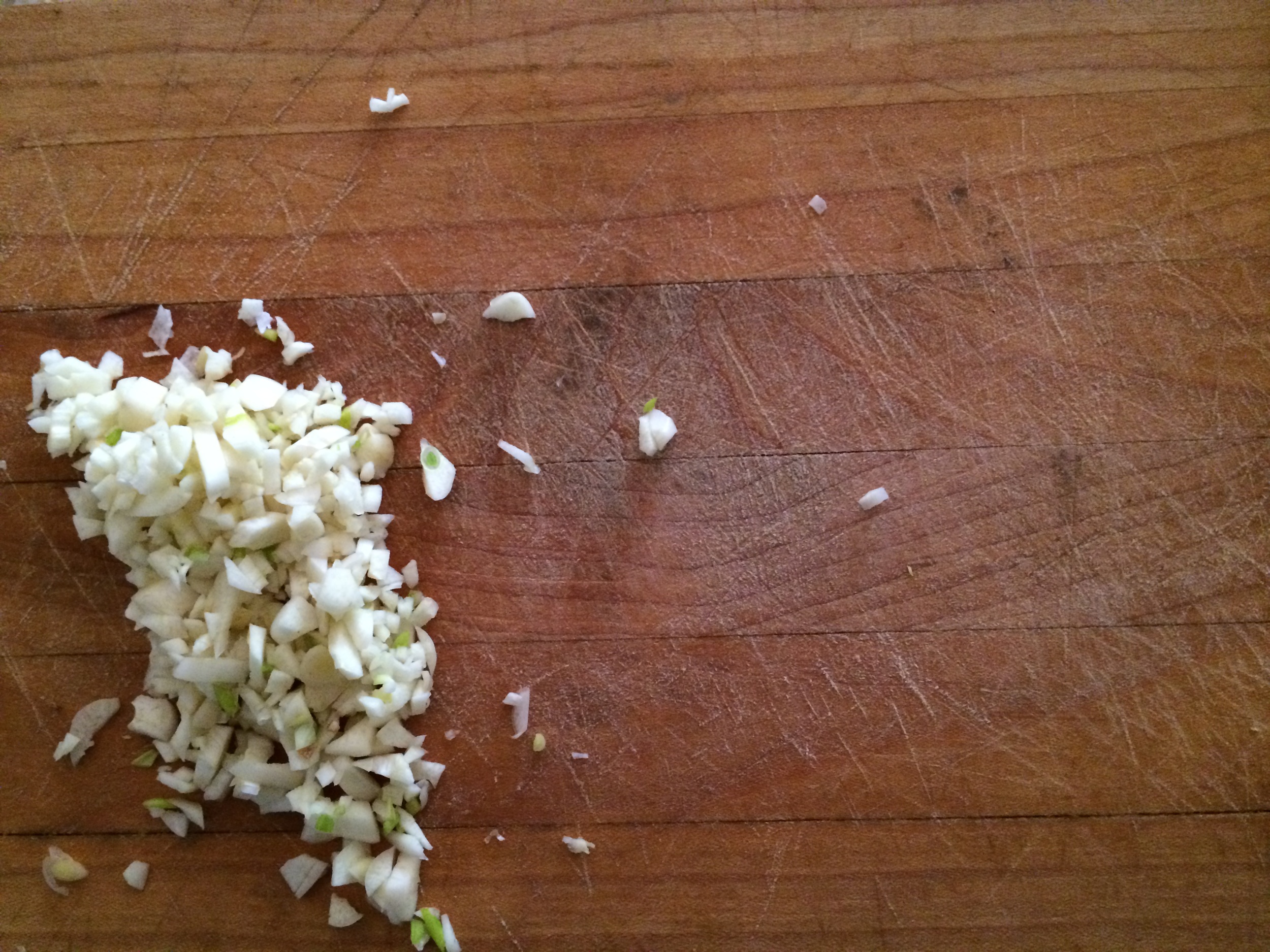  Chop up as much garlic as you want.&nbsp; 
