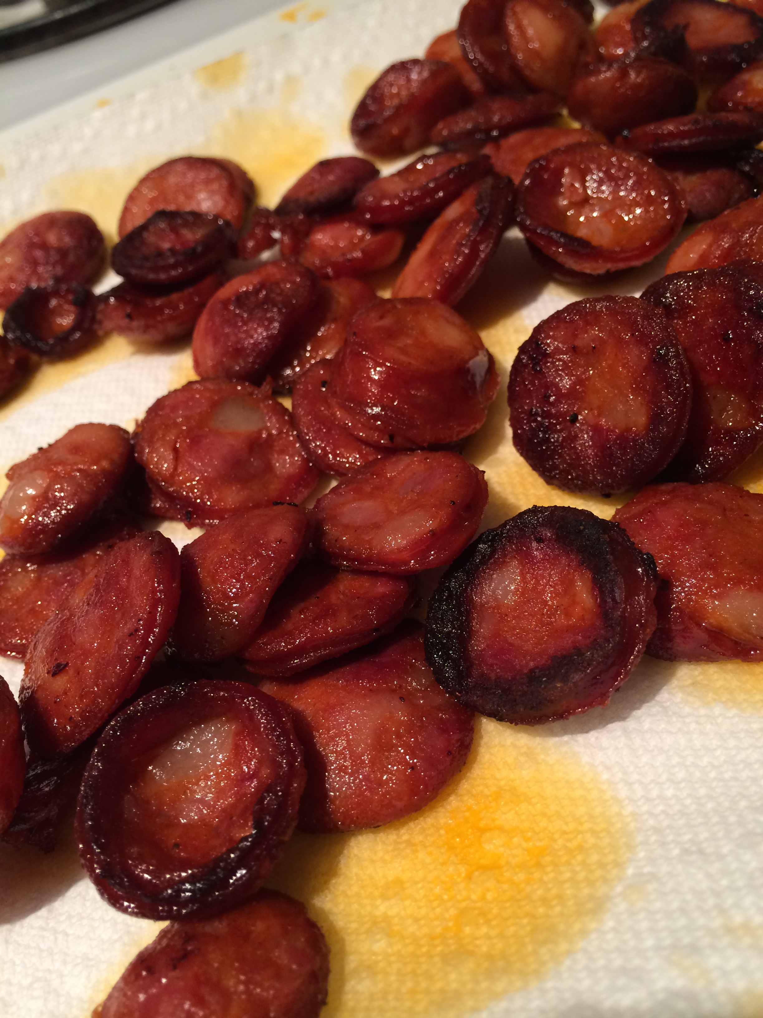  With a slotted spoon, remove the chorizo from the pot and transfer to paper towels.&nbsp;Leave the chorizo oil BE. 