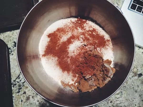 Sift all them dry ingredients together (+ oats of course!)
