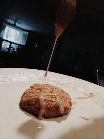 In a cinch... 2 1/4 c powdered sugar, 7 tbsp milk, tbsp cinnamon, 1/4 tsp salt. Stir it up until it drizzles like honey off your spoon. Let it sit for 30 min before drizzling the cookies. 