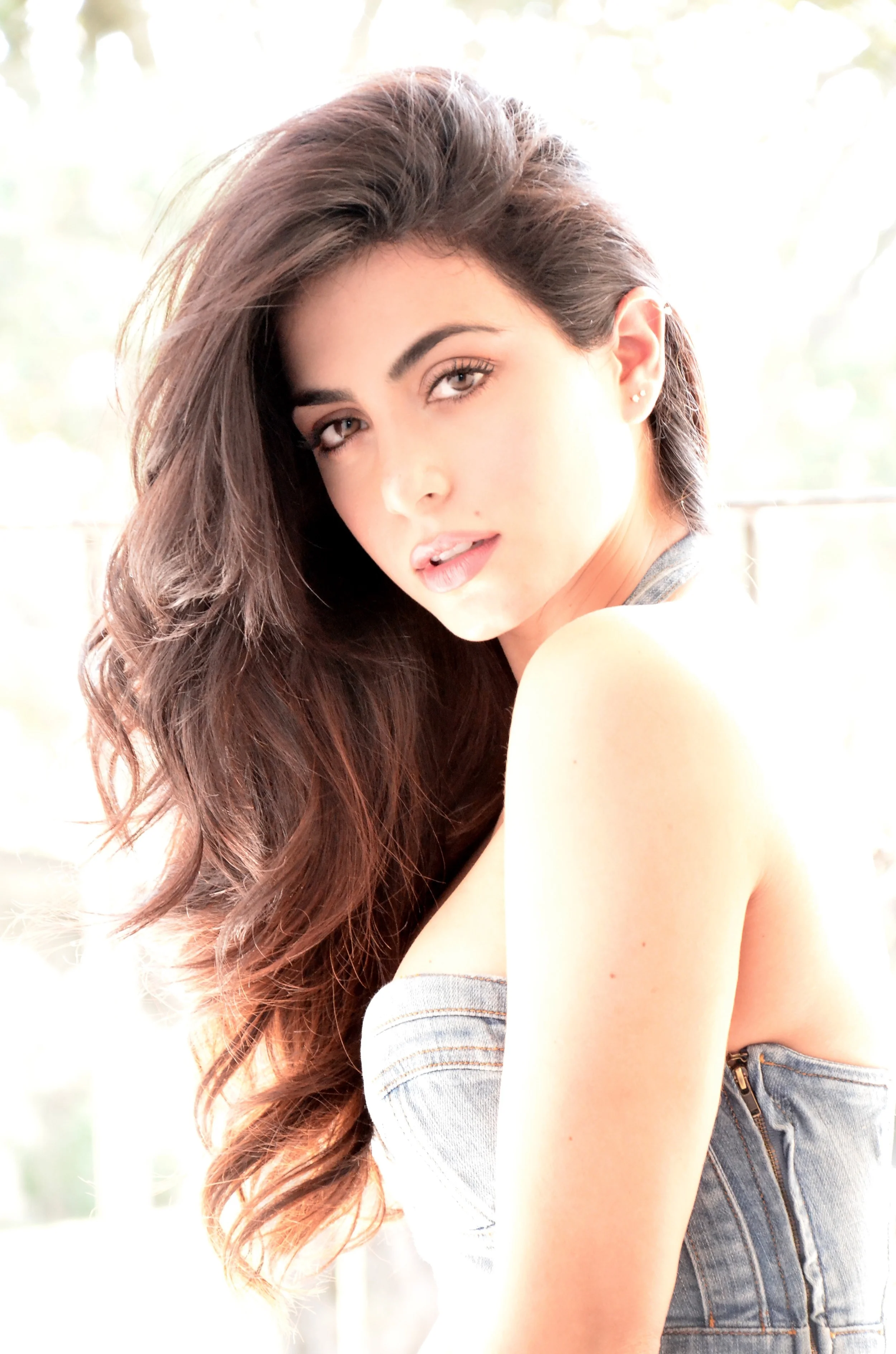 LA ACTRIZ EMERAUDE TOUBIA GANA EL ROL DE ISABELLE LIGHTWOOD EN "SHADOWHUNTERS"