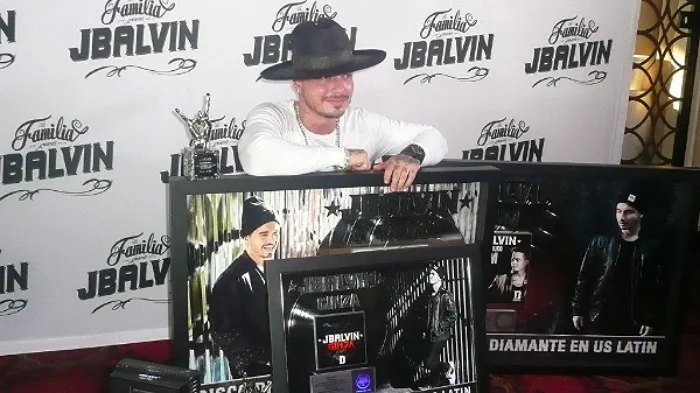 J Balvin recibe 2 premios Diamante!!!!