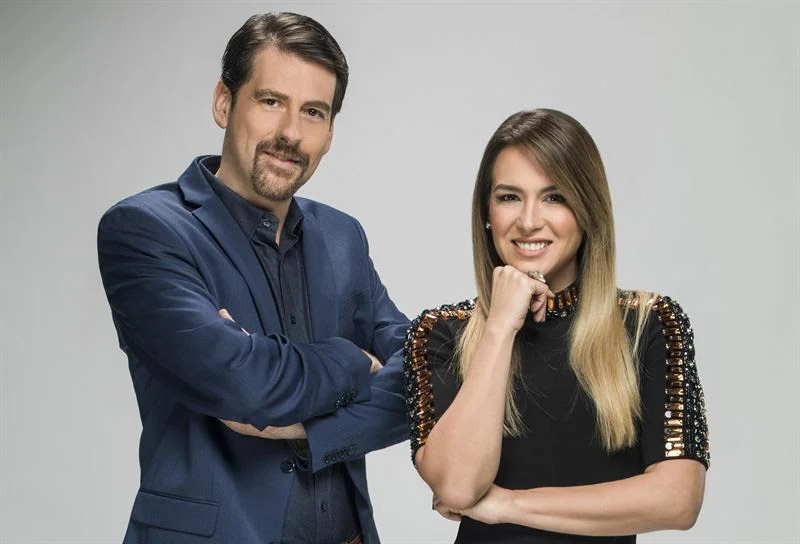 EL HUMOR LLEGA LOS DOMINGOS POR LA NOCHE A TELEMUNDO CON EL ESTRENO DE "YA ERA HORA CON ERIKA Y EDUARDO"