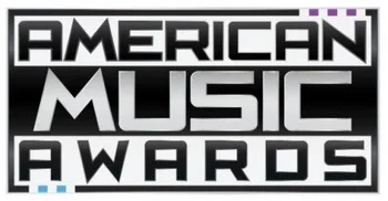 ARIANA GRANDE PRESENTA SU NUEVO SENCILLO TITULADO “FOCUS” EN LOS AMERICAN MUSIC AWARDS 2015