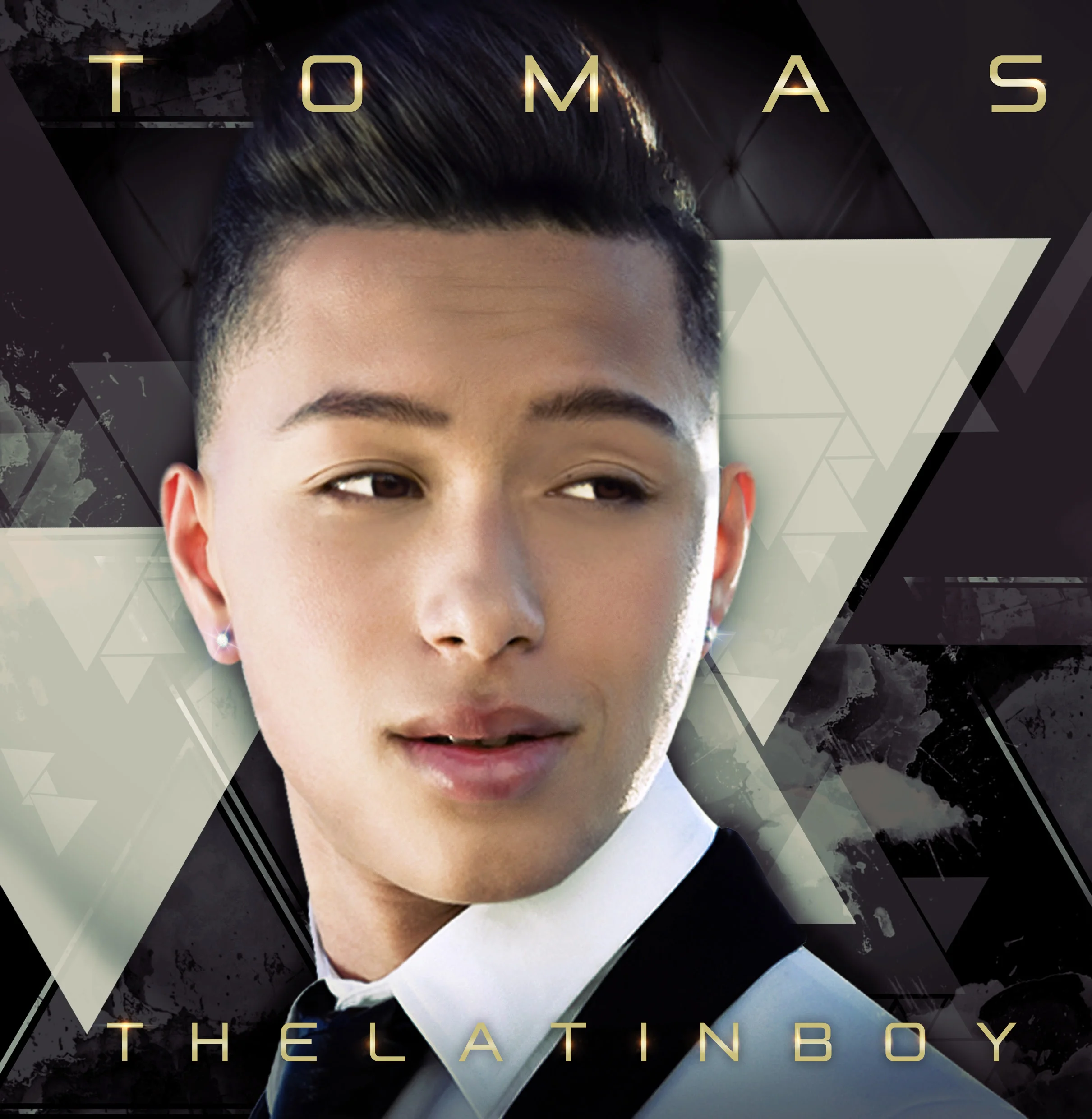 ¡EL ÁLBUM DEBUT DE TOMÁS THE LATIN BOY SE ESTRENA HOY!