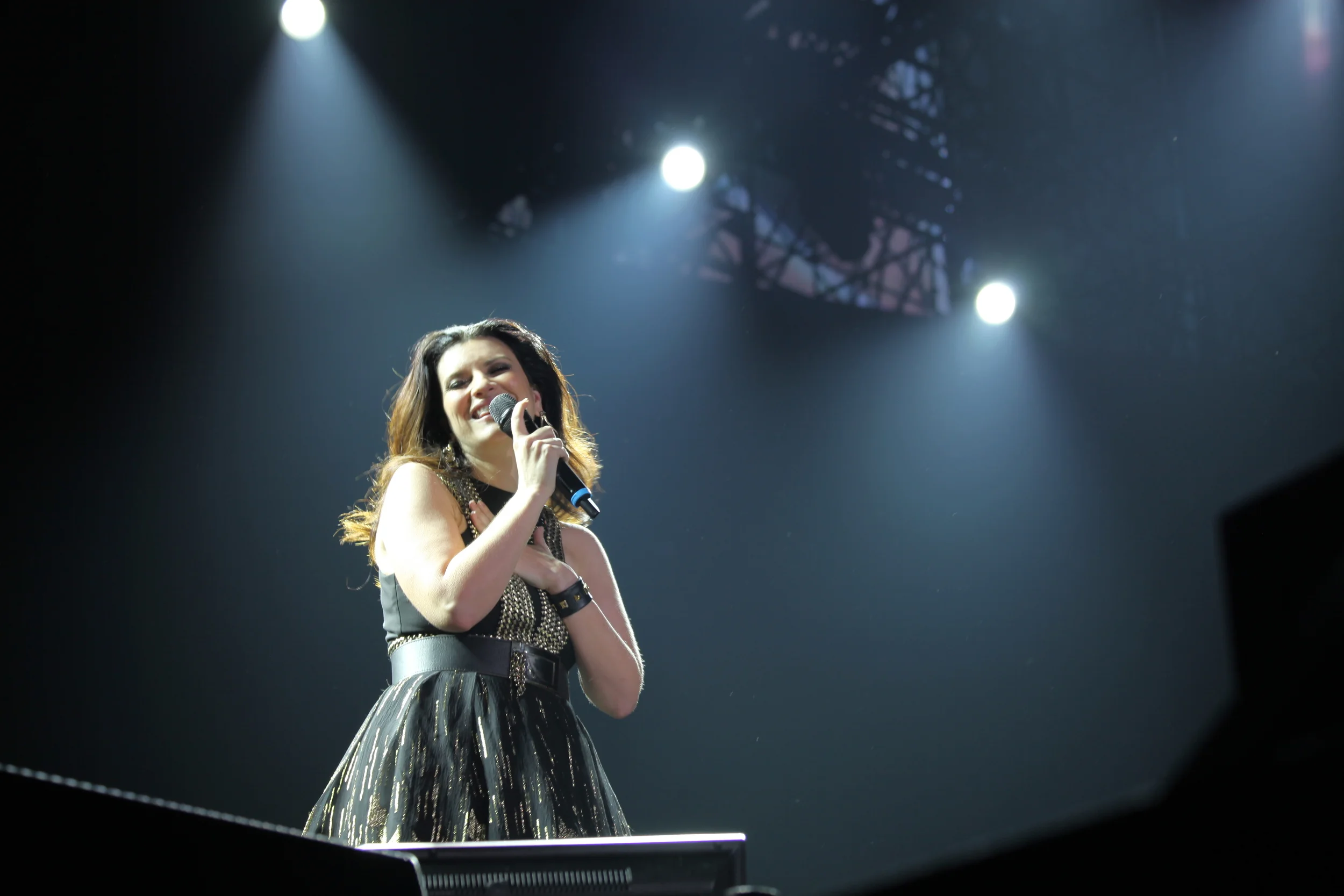 GSPL - Laura Pausini performnace 2.JPG
