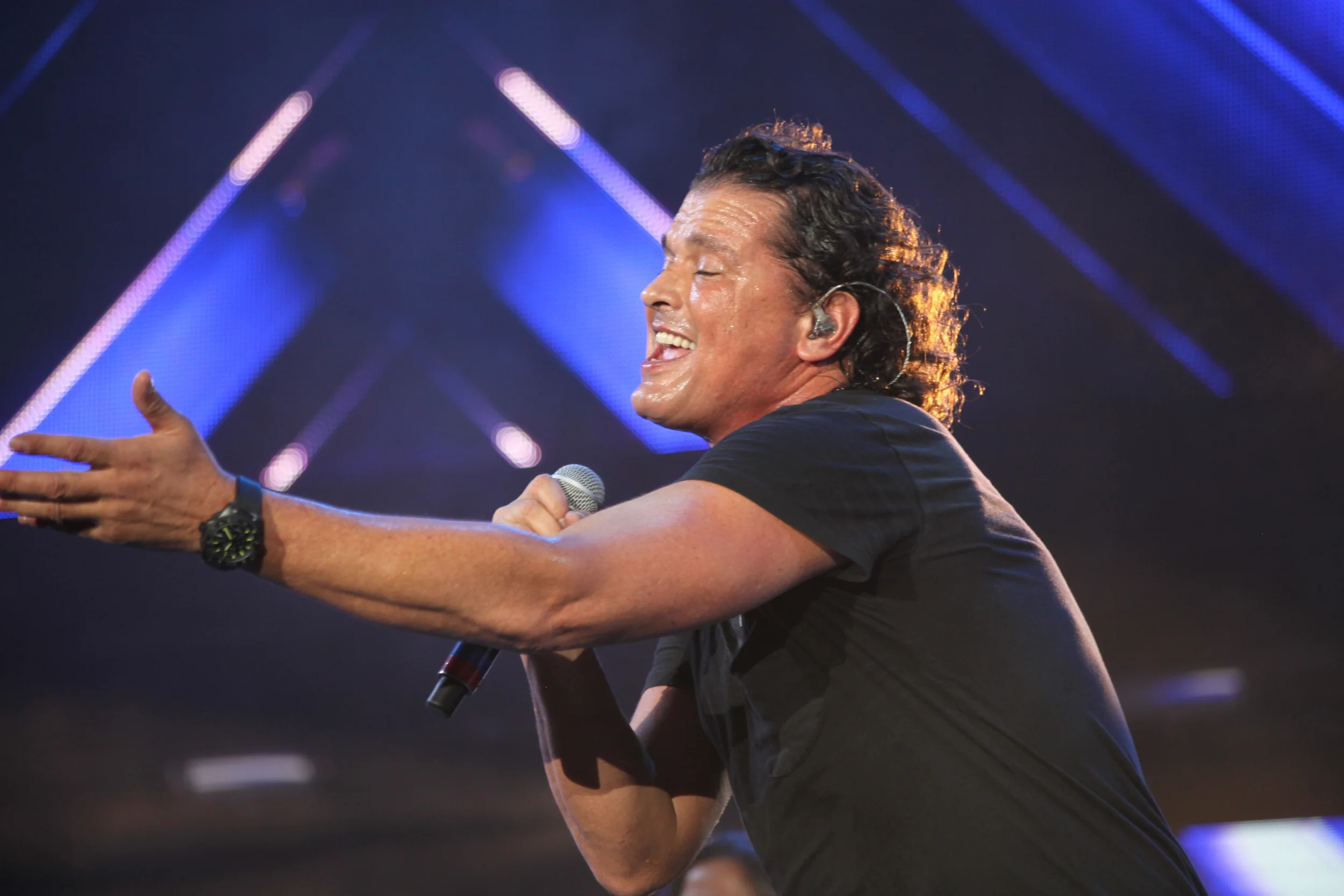 GSPL - Carlos Vives performance.JPG
