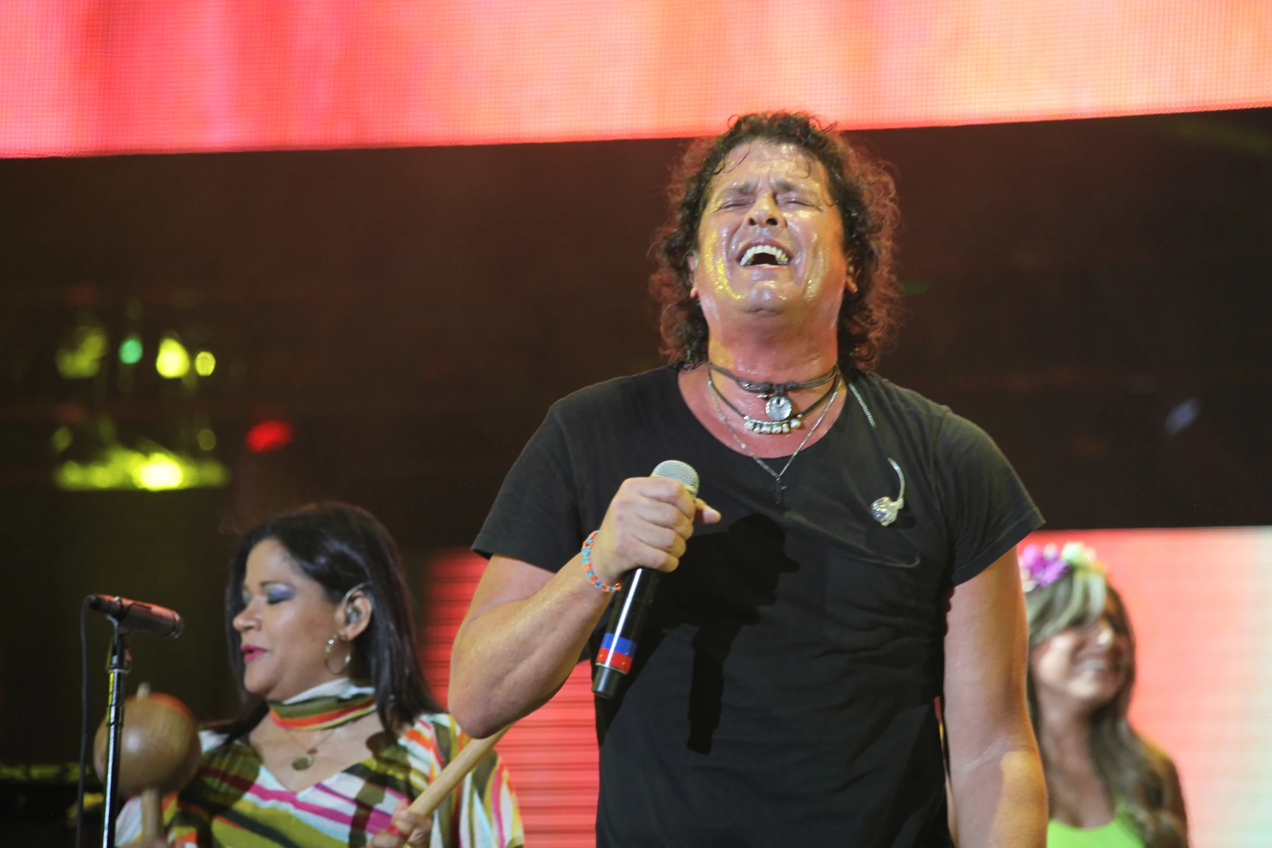 GSPL - Carlos Vives performance 3.JPG