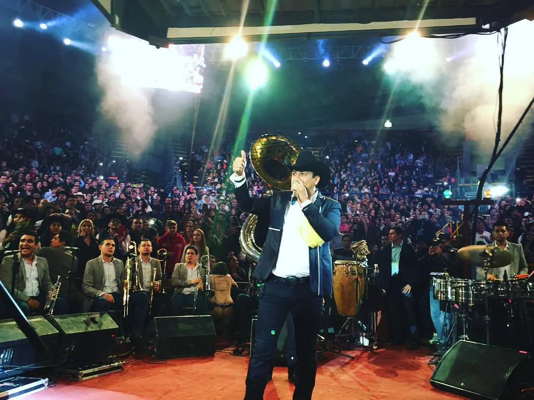EN EL 2015 JULIÓN ÁLVAREZ HIZO HISTORIA - LOCALIDADES AGOTADAS EN 140 CONCIERTOS 