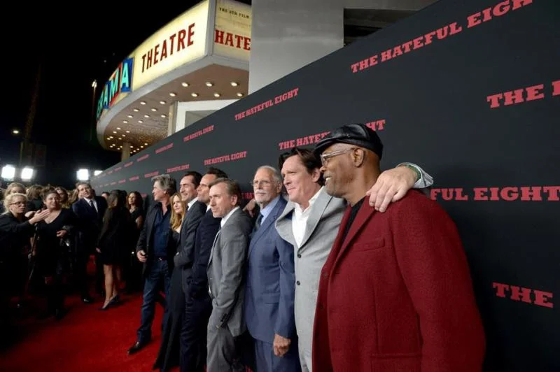 LA PELÍCULA DE TARANTINO   THE HATEFUL EIGHT SE ESTRENARÁ  EN 70MM EL DÍA DE NAVIDAD Y TENDRÁ SU ESTRENO DIGITAL EN LOS CINES DE TODO EE.UU.  EL 31 DE DICIEMBRE DE 2015