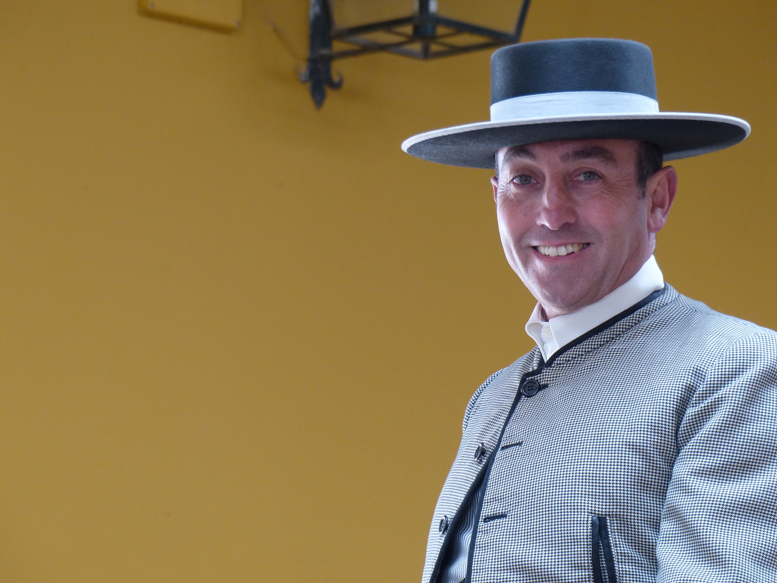 Equestre_homme_chapeau.JPG