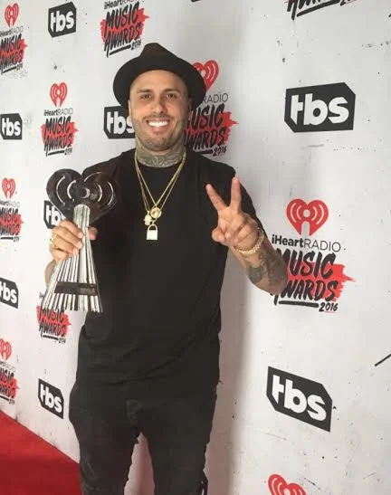 NICKY JAM GANADO EN LOS PREMIOS iHEART RADIO MUSIC AWARDS