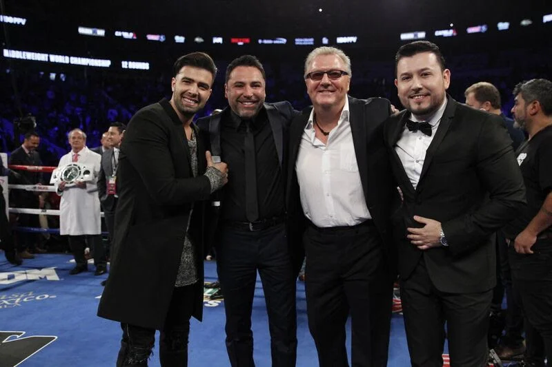 ROBERTO TAPIA DURANTE EL ENFRENTAMIENTO DE "EL CANELO" ALVAREZ VS AMIR KHAN