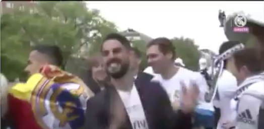 CHINO Y NACHO - El Real Madrid celebra su nuevo campeonato al ritmo de "Andas En Mi Cabeza"