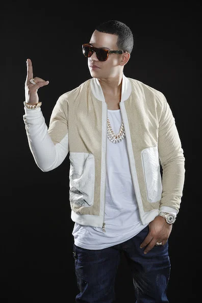 J ÁLVAREZ se apodera del listado Tropical de Billboard con "Quiero Experimentar"