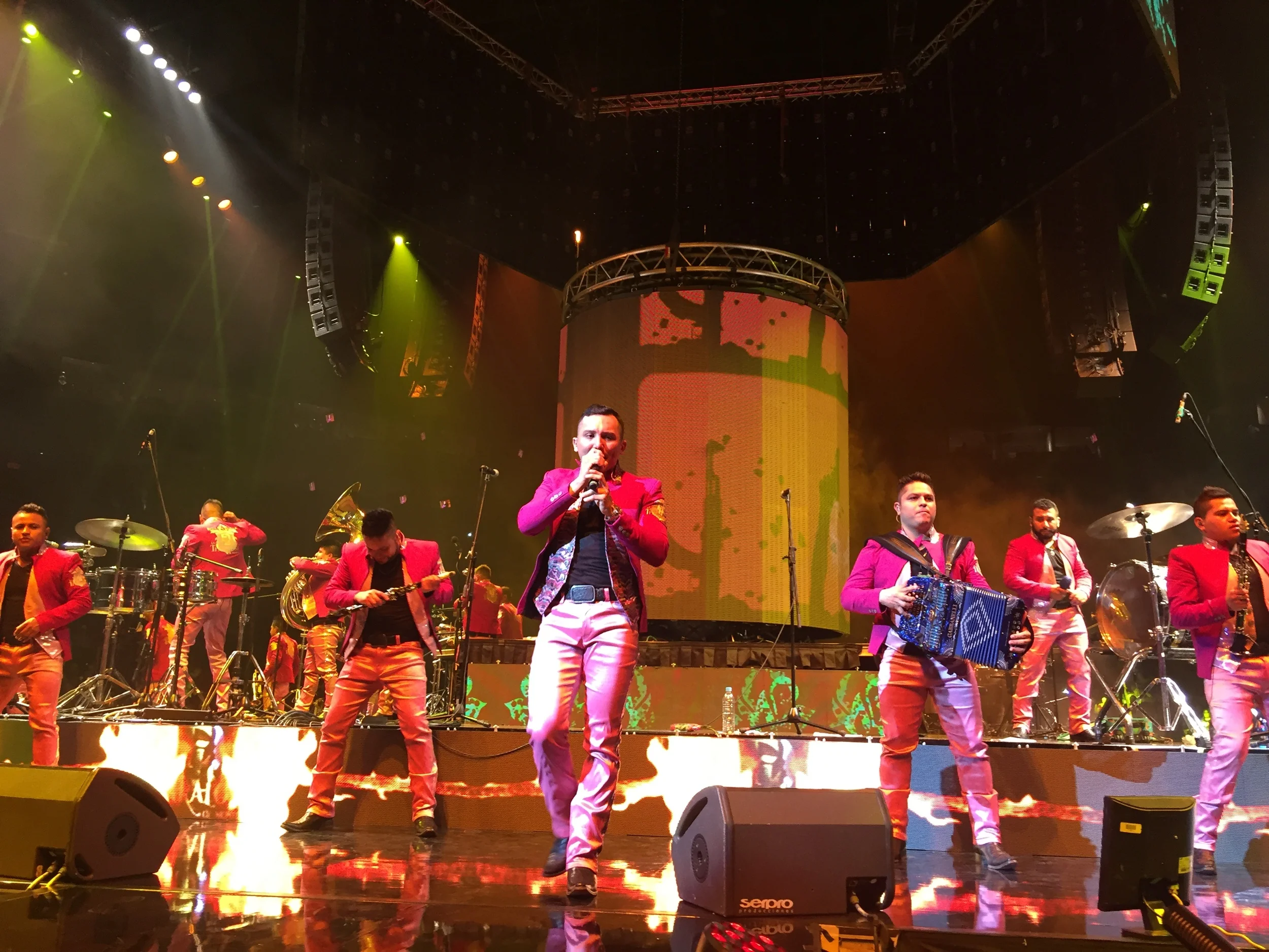 Edwin Luna de la Trakalosa y La Leyenda logran exitosa presentación en Monterrey