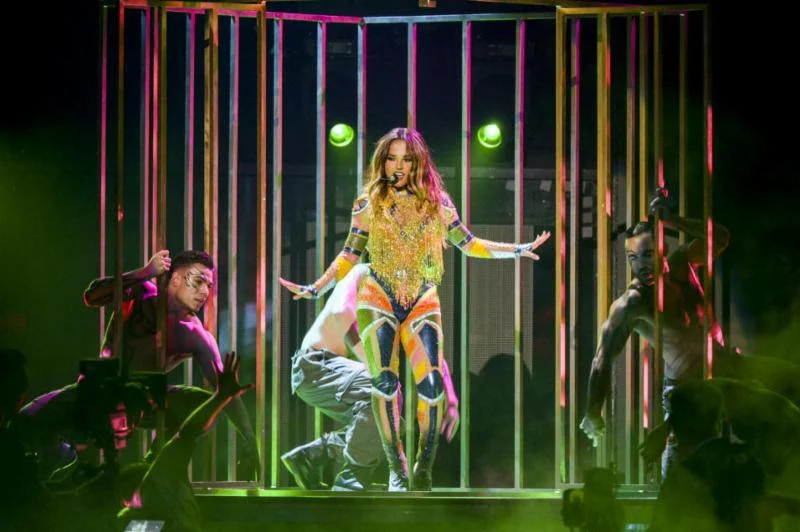 BECKY G ENCIENDE LA TARIMA DE PREMIOS JUVENTUD CON UNA ELECTRIZANTE PRESENTACIÓN