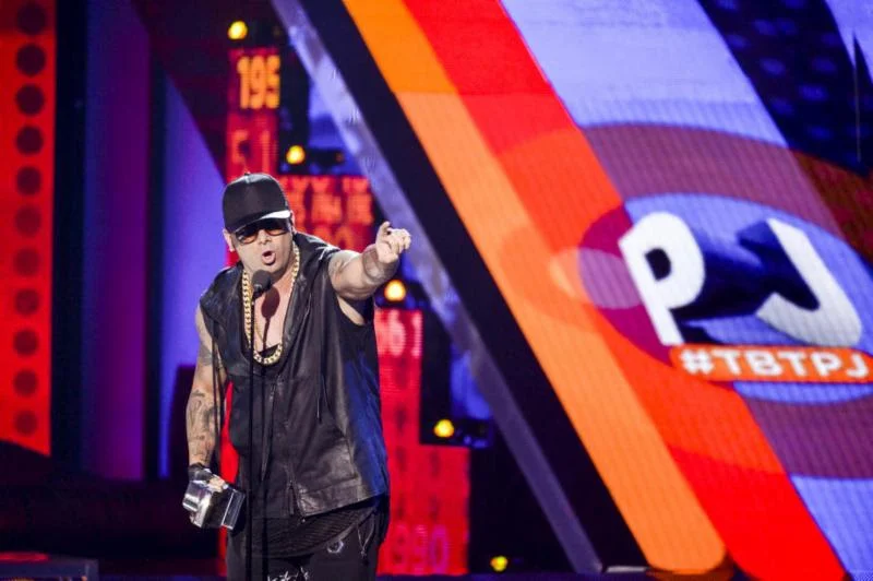 WISIN GANADOR DEL PREMIO EN LA CATEGORÍA LO TOCO TODO DURANTE PREMIOS JUVENTUD