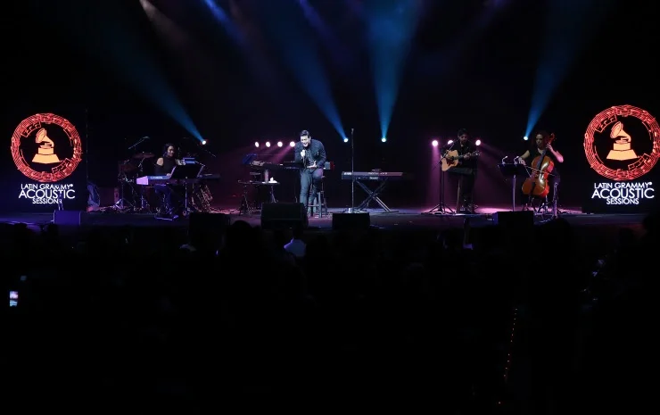 GRAN PRESENTACIÓN DE CARLOS RIVERA DURANTE EL ARRANQUE DE LOS LATIN GRAMMY ACOUSTIC SESSIONS EN LOS ÁNGELES