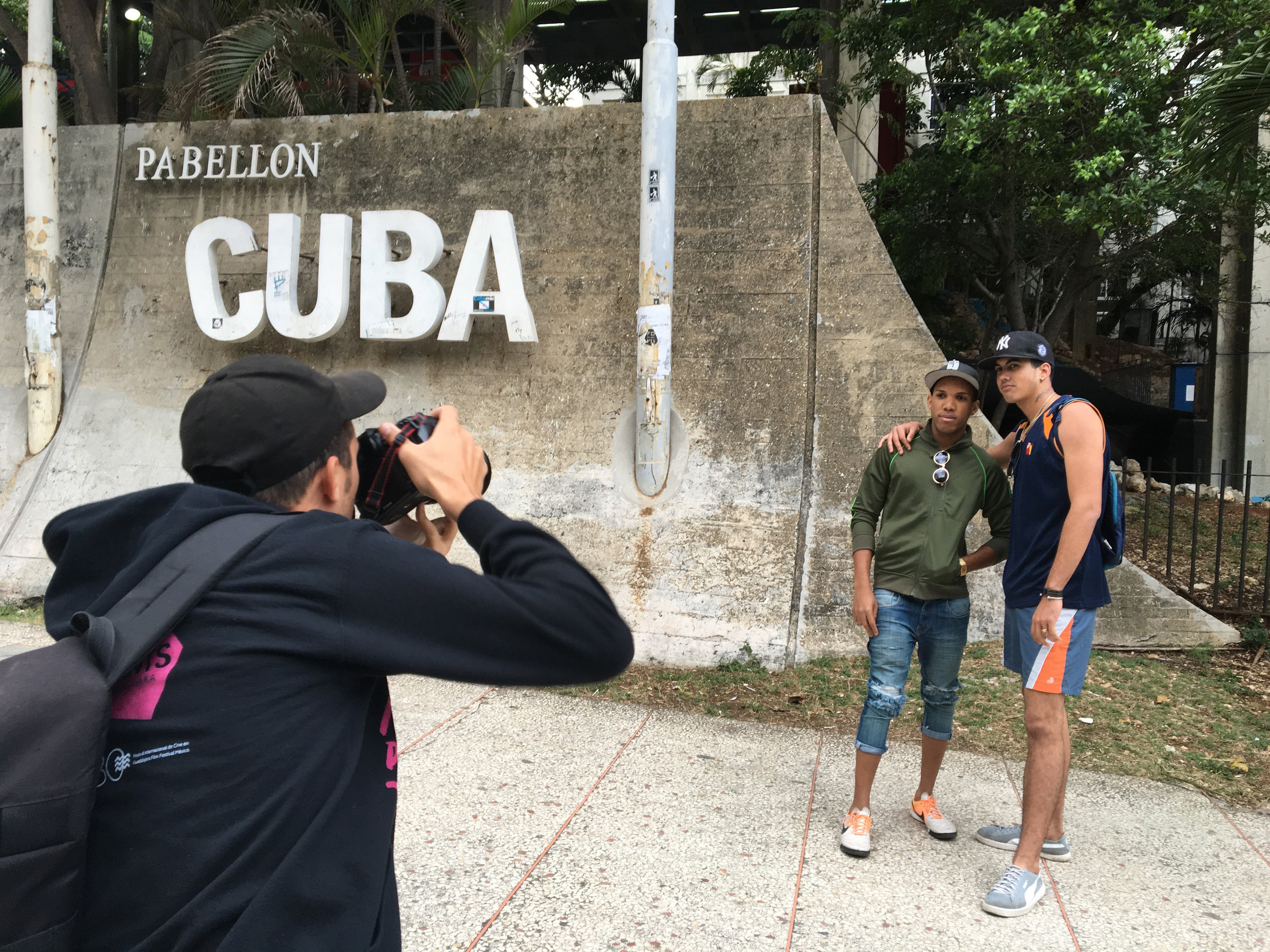 CUBA- One of the camera operator took a picture of Julián Pérez González next to the Pabellon Cuba.

Uno de los operadores de cámara tomó una foto de Julián Pérez González junto al Pabellón Cuba.
(Photo Credit: National Geographic Channels/ Kimberly