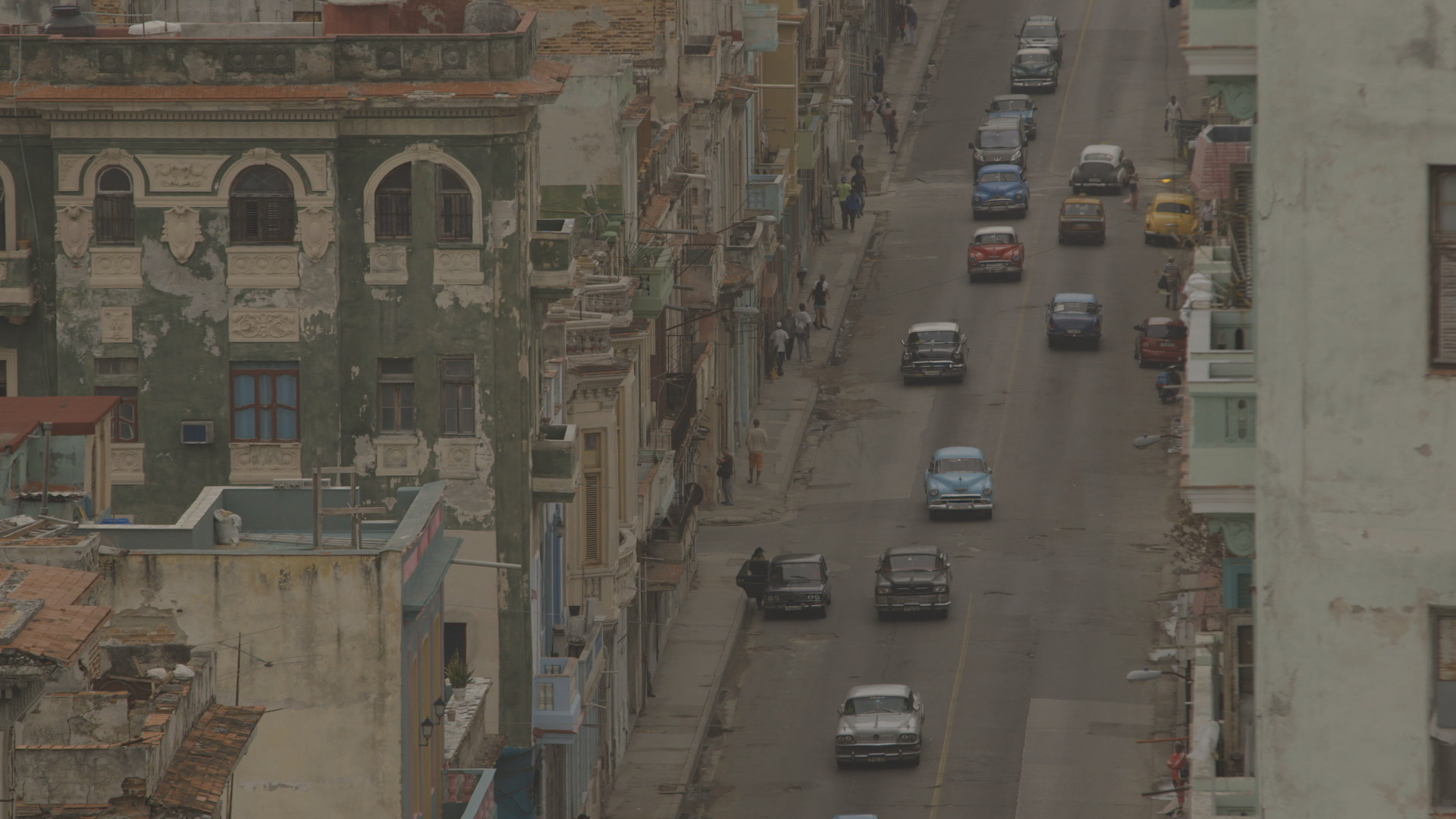  CUBA- This image contrasts a street full of cars and almendrones with the unique architecture of Cuba.

Esta imagen contrasta una calle llena de carros y almendrones con la arquitectura única de Cuba.
(Photo Credit: National Geographic Channels/ Ang