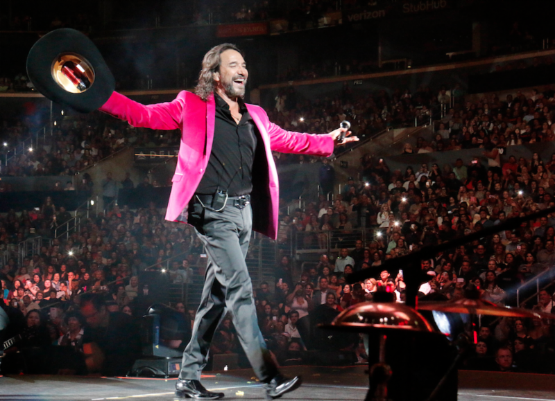 CON UN SOLD OUT EN EL STAPLES CENTER, MARCO ANTONIO SOLÍS CELEBRÓ 40 AÑOS DE CARRERA ARTÍSTICA 