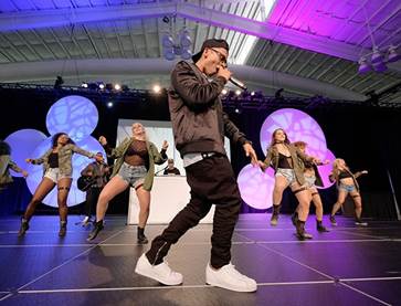  REYKON DOMINA EL ESCENARIO DEL FESTIVAL DE PEOPLE EN ESPAÑOL EN NUEVA YORK