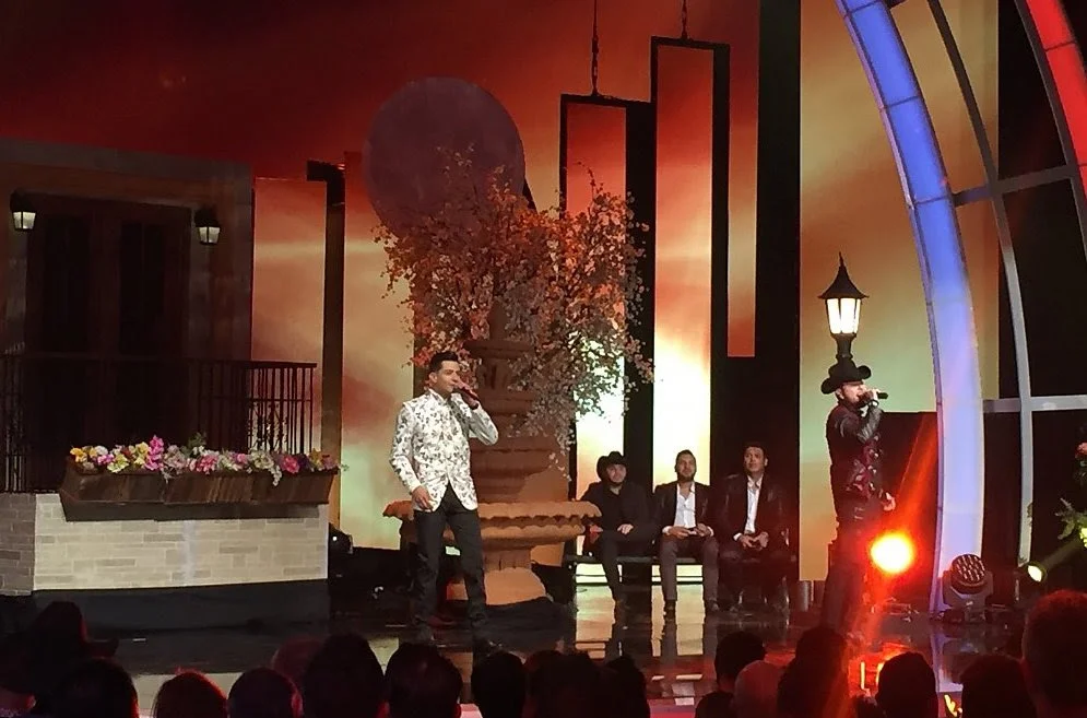 LUIS CORONEL deslumbra al publico de Premios De La Radio 2016