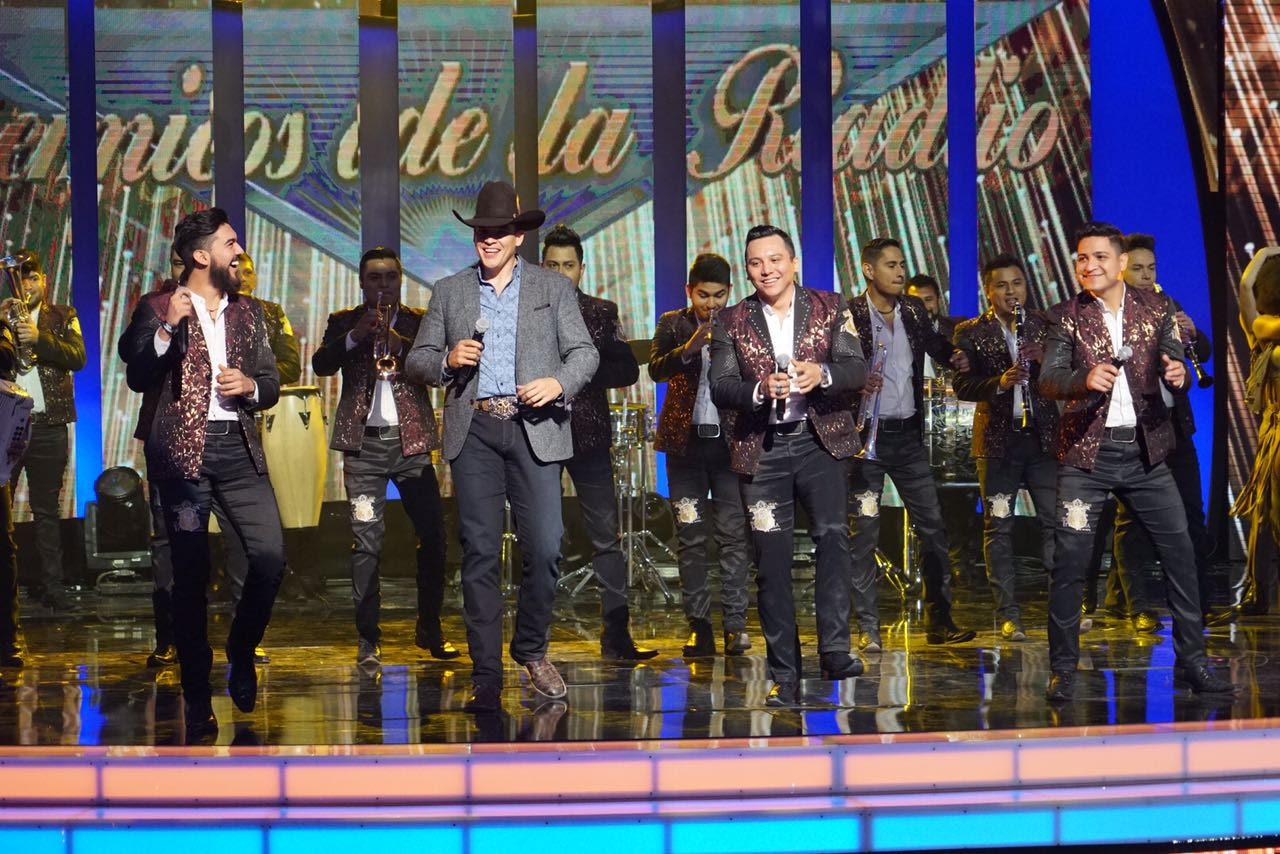 Edwin Luna y La Trakalosa de Monterrey se anotaron un 10 junto a Leandro Rios en Los Premios de la Radio 2016