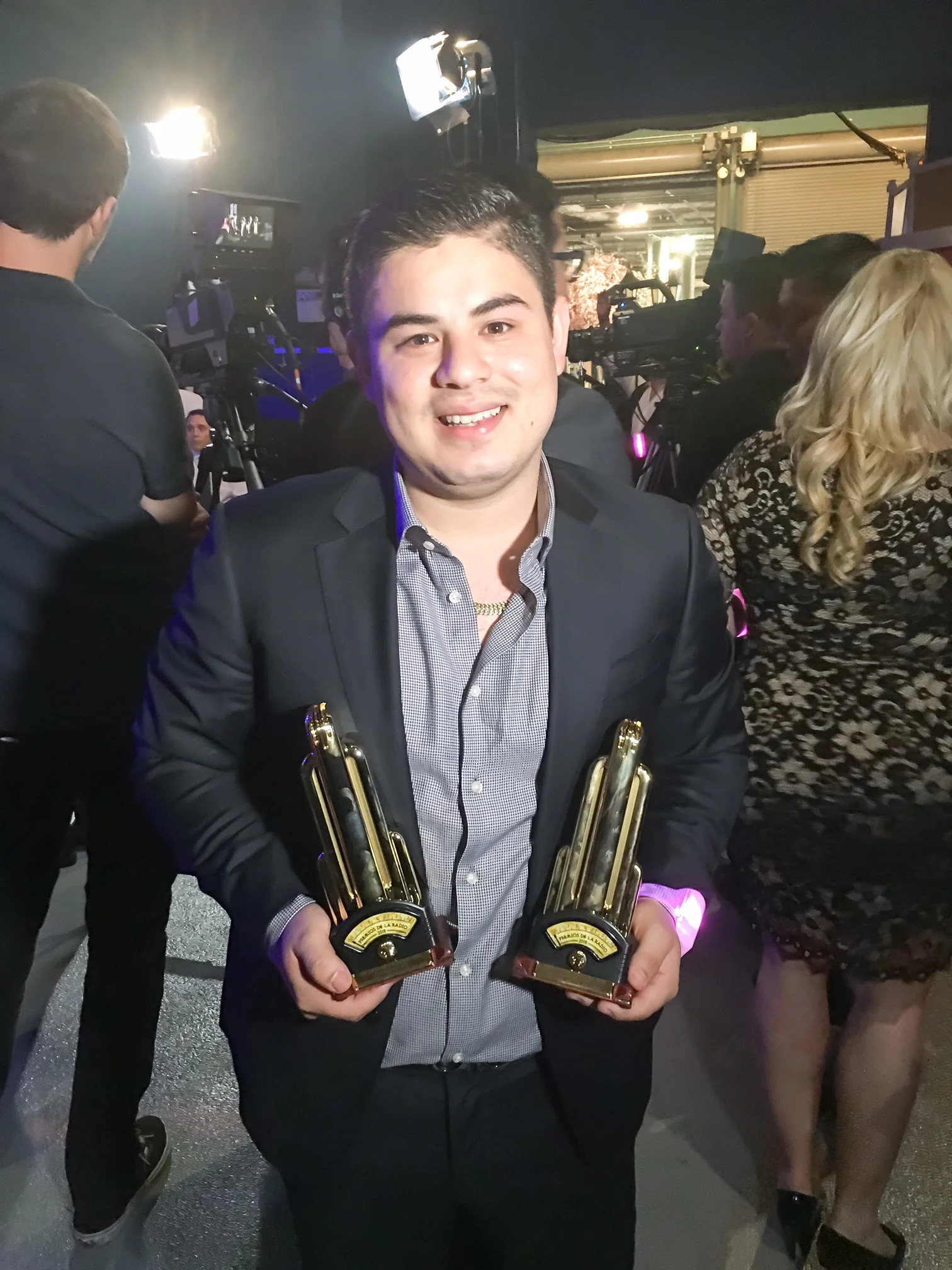 ALFREDO OLIVAS EL SOLISTA MAS GALARDONADO EN LOS PREMIOS DE LA RADIO 2016