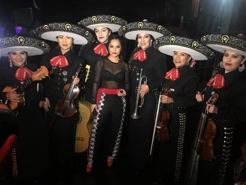 LA PRINCESA DEL POP URBANO BECKY G ENERGIZÓ PREMIOS DE LA RADIO