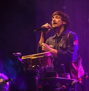 León Larregui Finaliza su gira Voluma abarrotando por sexta ocasión el Teatro Metropólitan