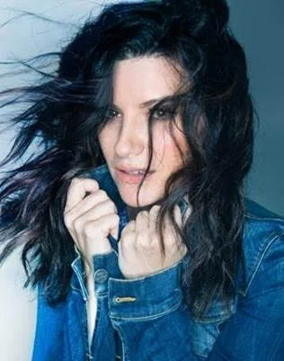 Laura Pausini estrena el tema y video de 'Pregúntale al Cielo'