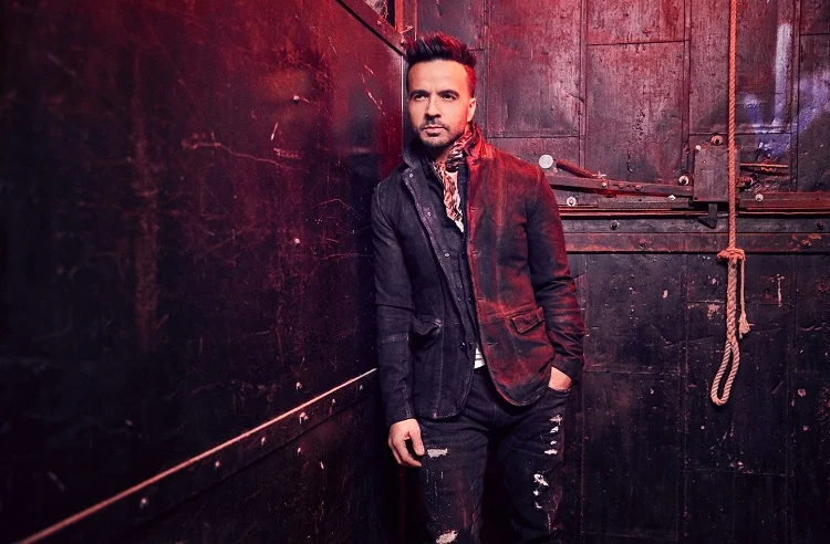 LUIS FONSI , GANADOR DE CINCO LATIN GRAMMY® RECIBE TRES NOMINACIONES A LA 60va ENTREGA DE GRAMMY® EN LAS CATEGORIAS: "CANCIÓN DEL AÑO" - LUIS FONSI & DADDY YANKEE "DESPACITO" FEAT. JUSTIN BIEBER "GRABACIÓN DEL AÑO" - LUIS FONSI & DADDY YANKEE "DESPACITO" FEAT. JUSTIN BIEBER "MEJOR COLABORACIÓN POP DUO/GRUPO" - LUIS FONSI & DADDY YANKEE "DESPACITO" FEAT. JUSTIN BIEBER ESTA ES LA SEGUNDA VEZ EN LA HISTORIA (Y PRIMERA VEZ EN MÁS DE 30 AÑOS) QUE UNA CANCIÓN EN ESPAÑOL ES NOMINADA EN DICHAS CATEGORIAS. 