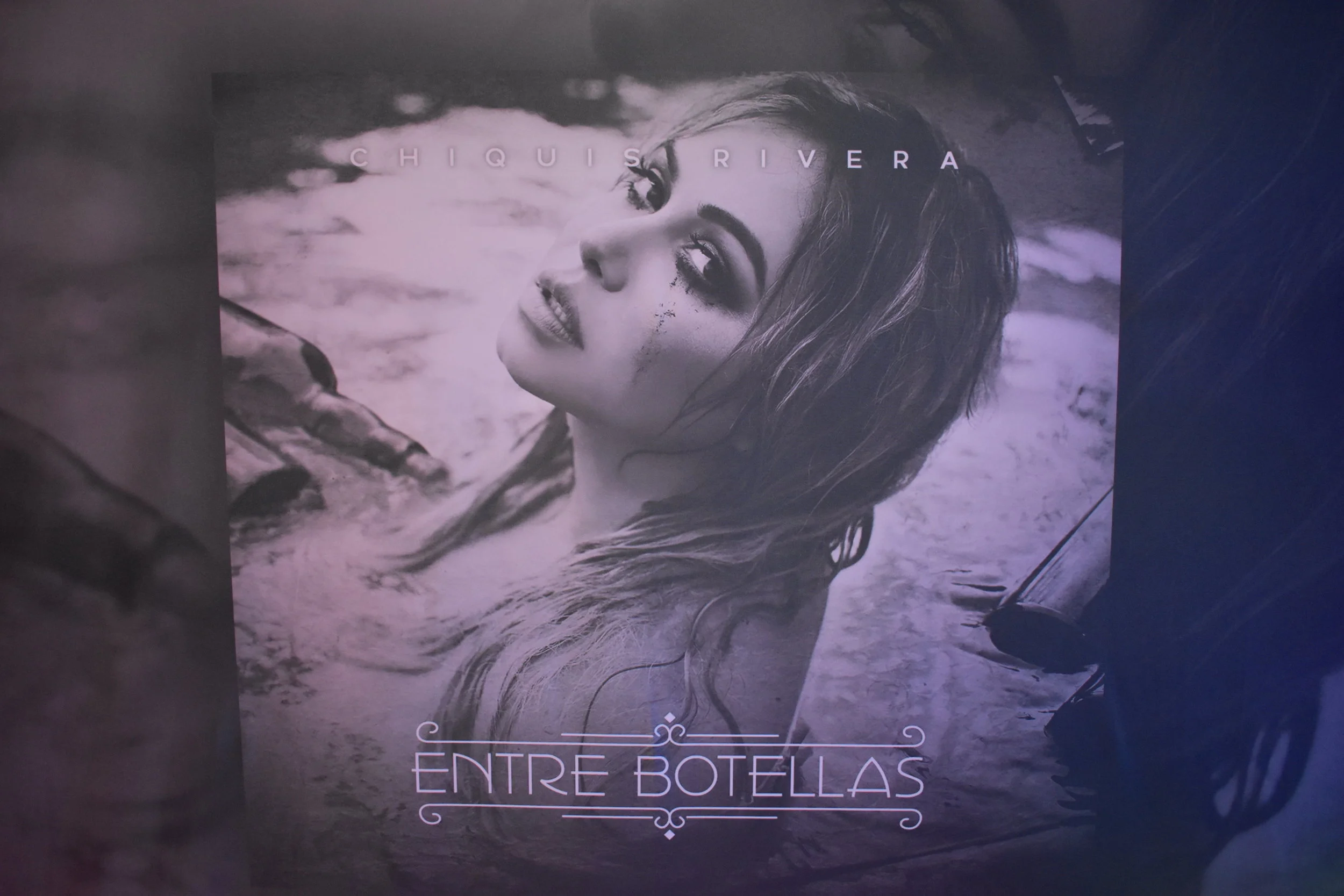 Nuevo Disco de Chiquis Rivera "Entre Botellas