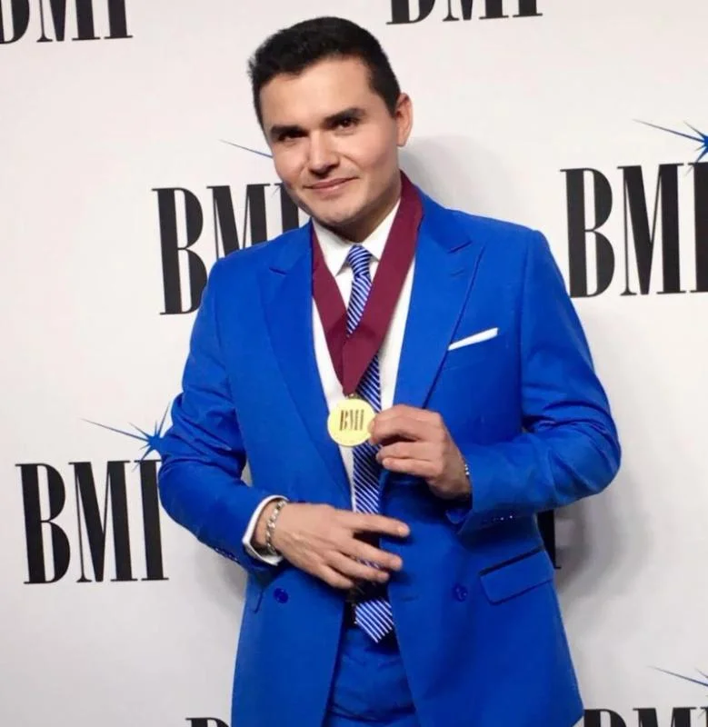 BMI premia al cantautor y compositor Horacio Palencia 