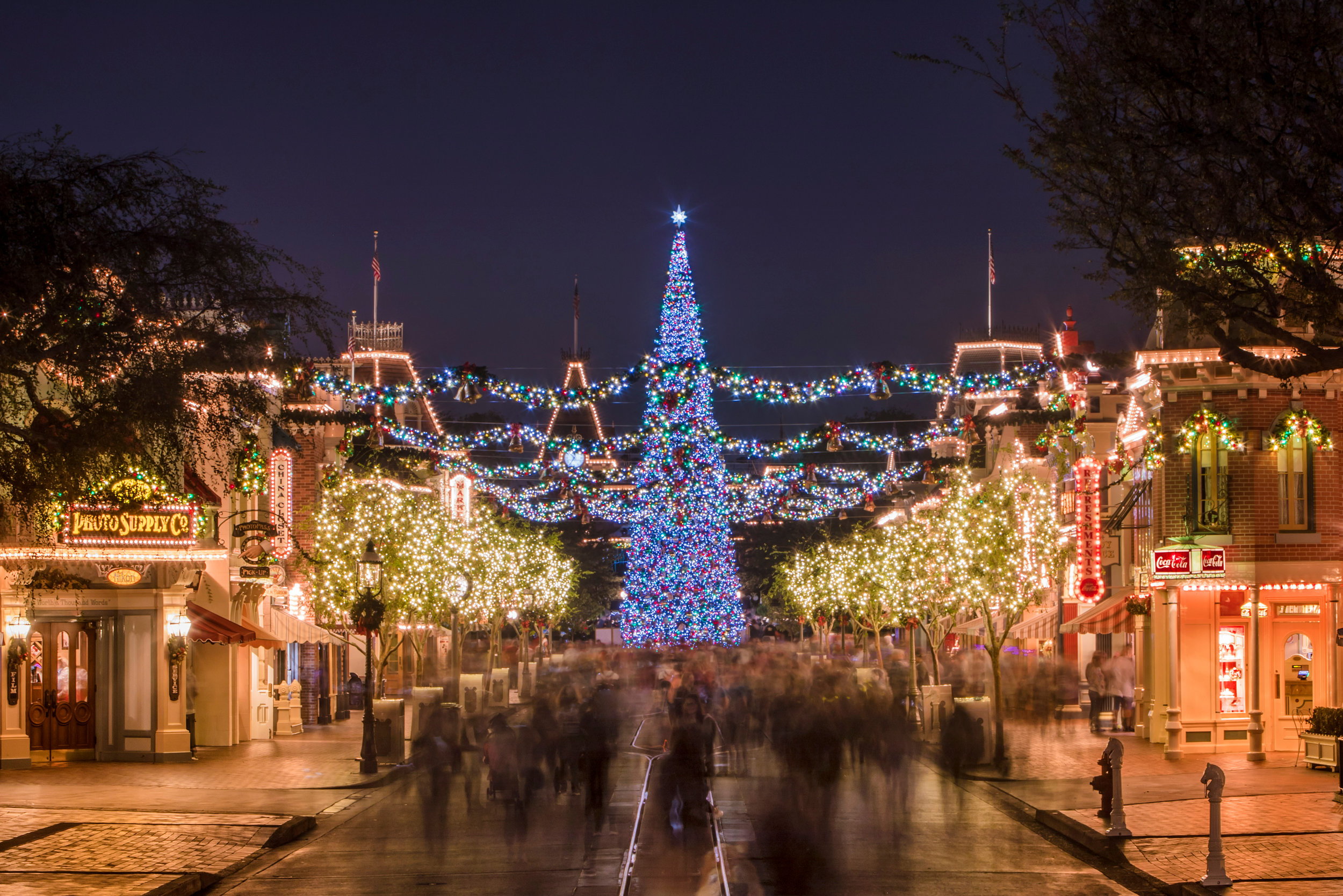  HOLIDAYS AT THE DISNEYLAND RESORT (ANAHEIM, Calif.) � The Disneyland Resort is a magical place for creating holiday memories with family and friends. Holidays at the Disneyland Resort returns Nov. 9, 2018 through Jan.6, 2019, featuring seasonal offe